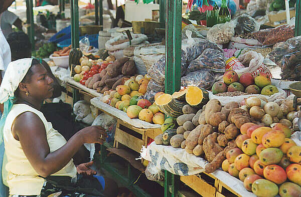 CapoVerde077.JPG - Il caratteristico mercato di Praia