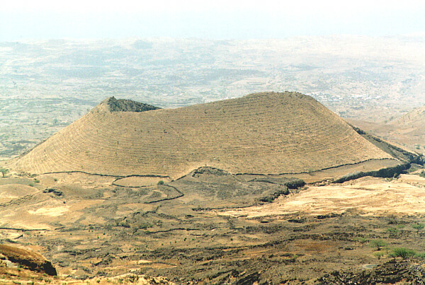 Capoverde018.JPG - Un'antica bocca eruttiva