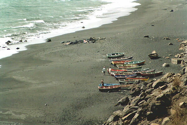 Capoverde031.JPG - La spiaggia nera a São Felipe