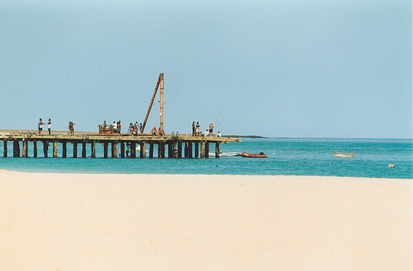 Capoverde048.JPG - Il pontile sulla spiaggia di Santa Maria