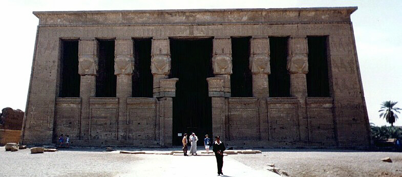 Egitto002.jpg - Il Tempio della dea Hator, Dendera