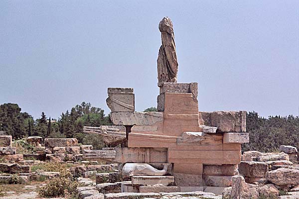 Cirene_MonumentoNavale1.jpg - Il Monumento Navale edificato dai Tolomei nel III sec. a.C