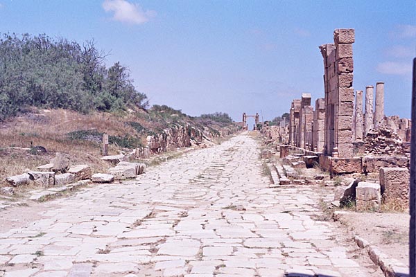 LeptisMagna_ArcoSettimioSevero5.jpg - Il Decumano e l'Arco di Antonino Pio