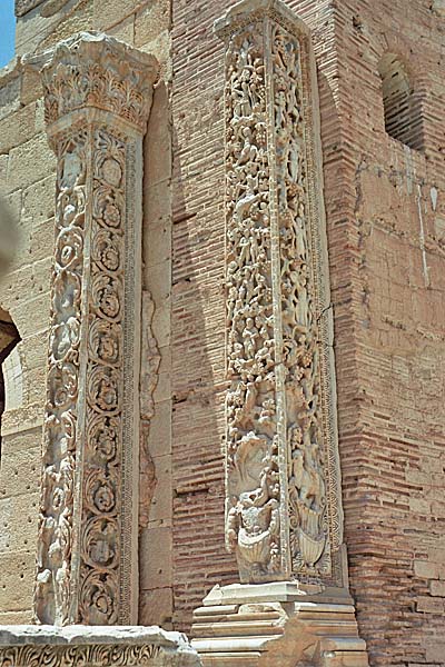 LeptisMagna_BasilicadeiSeveri3.jpg - La Basilica dei Severi, particolari delle colonne delle absidi