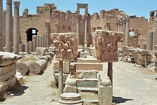 LeptisMagna_BasilicadeiSeveri5.jpg - La Basilica dei Severi, pulpito