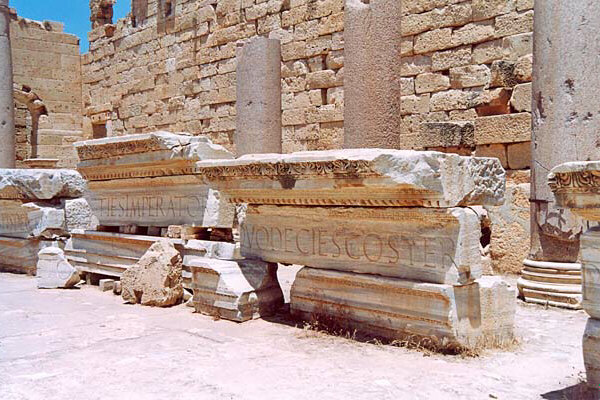 LeptisMagna_BasilicadeiSeveri6.jpg - La Basilica dei Severi, la navata centrale