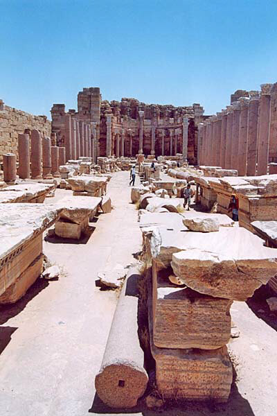 LeptisMagna_BasilicadeiSeveri7.jpg - La Basilica dei Severi, la navata centrale