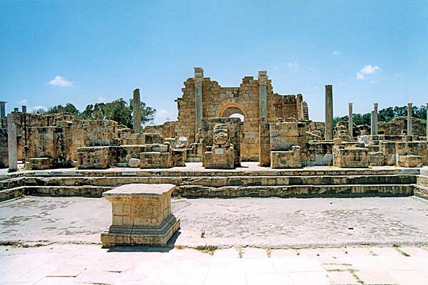 LeptisMagna_TermeAdriano5.jpg - Le Terme di Adriano, il Natatio con piscina