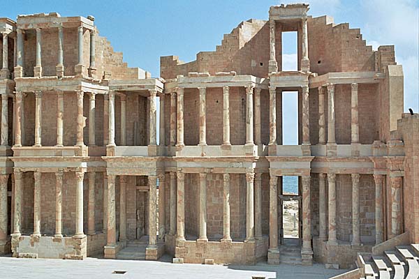 Sabratha_Teatro11.jpg - Il Palcoscenico con 3 ordini di colonne