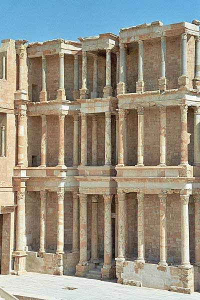 Sabratha_Teatro13.jpg - Il Palcoscenico con 3 ordini di colonne