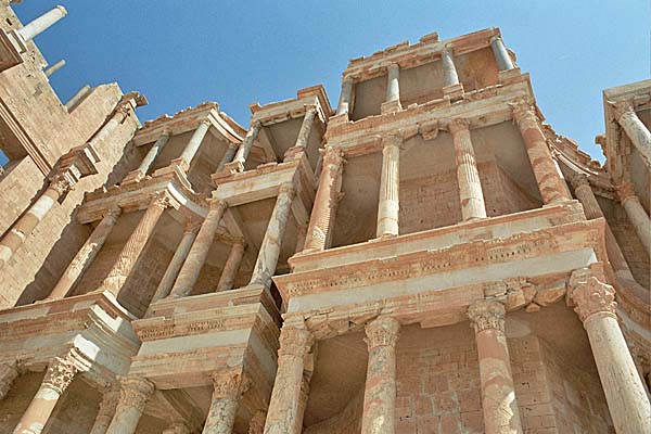 Sabratha_Teatro4.jpg - Il Palcoscenico con 3 ordini di colonne