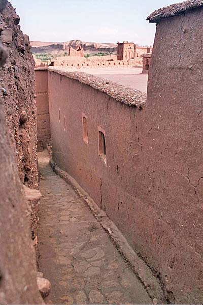 Marocco309.jpg - La Kasbah di Aït Benhaddou, vicoli interni