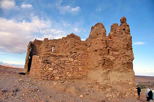 Marocco320.jpg - La Kasbah di Aït Benhaddou, resti del granaio fortificato