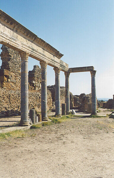 Thuburbo Majus - Il portico dei Petroni, seleziona per ingrandire