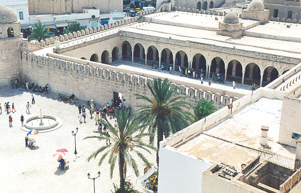 Tunisia007.JPG - Sousse - Cortile della grande moschea