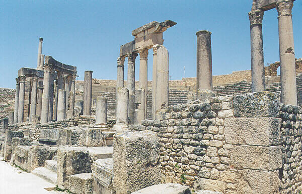 Tunisia016.JPG - Dougga - Anfiteatro