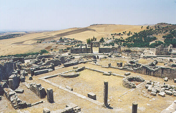 Tunisia021.JPG - Dougga - Foro e Mercato