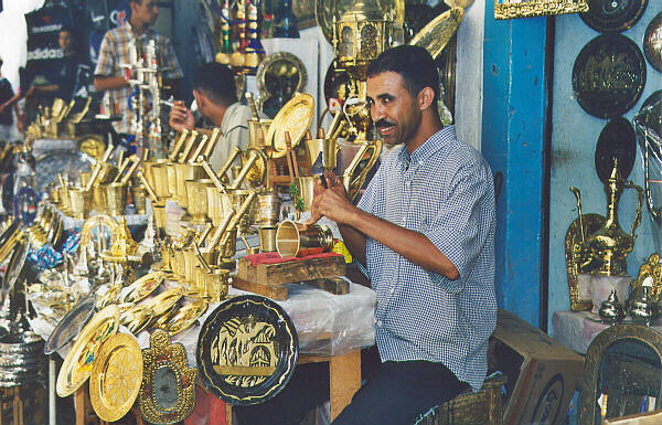 Tunisia043.JPG - Tunisi - Bazar degli oggetti in ottone