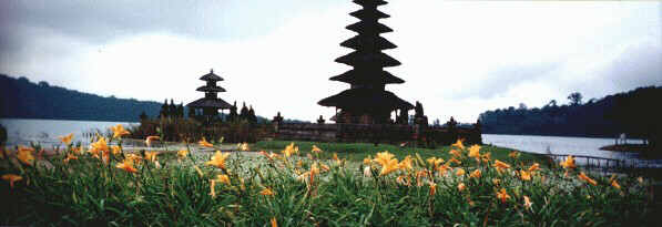 bali012.jpg - Tempio di Pura Ulu Danau