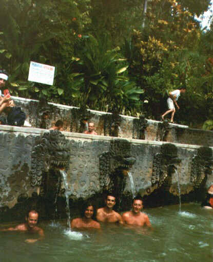 bali013.jpg - Le sorgenti calde di Banjar Tega a Singaraja