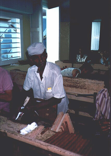 cuba012.jpg - Lavorazione del Tabacco.