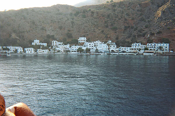 creta098.jpg - Il villaggio di Loutro