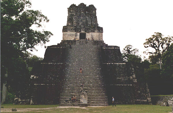 Guatemala008.JPG - Tempio n° 2 del Grande Giaguaro, eretto in onore della moglie del re Ah-Cacau, Douze Ara