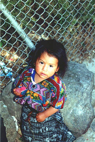 Guatemala029.JPG - Bambina con i costumi tradizionali