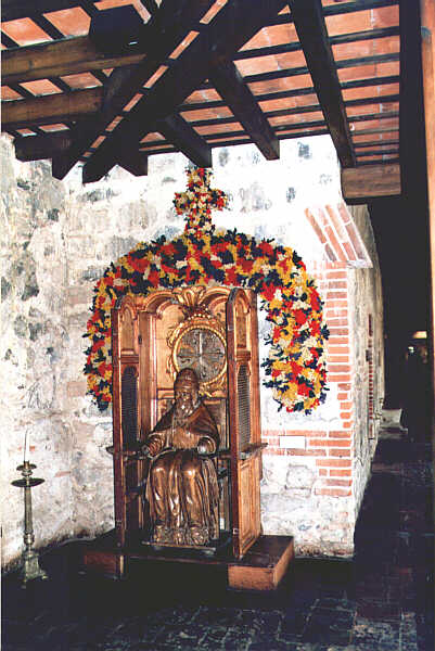 Guatemala038.JPG - Particolari del Convento di San Domenico ora trasformato in albergo