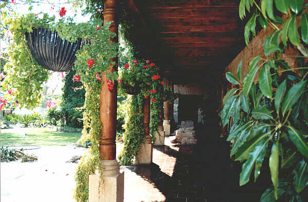 Guatemala039.JPG - Particolari del Convento di San Domenico ora trasformato in albergo