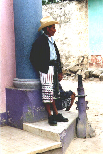 Guatemala042.JPG - Santiago de Atitlan, costumi tipici