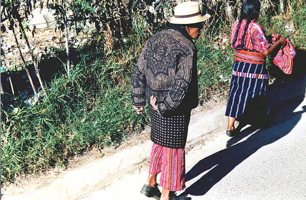 Guatemala044.JPG - Santiago de Atitlan, costumi tipici