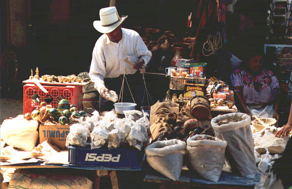 Guatemala052.JPG - Venditore di calce, usata per la cottura del mais