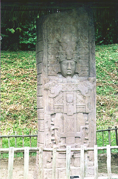 Guatemala060.JPG - Stele scolpita