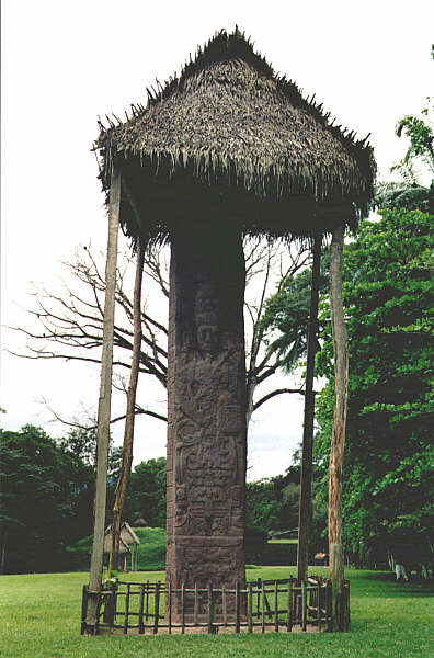 Guatemala062.JPG - Stele scolpita