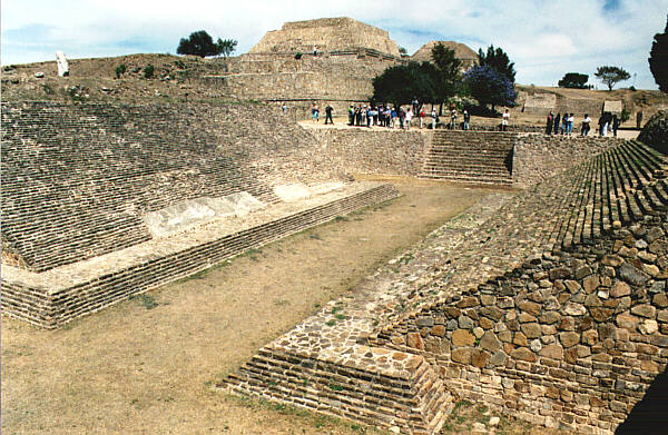 Mexico046.JPG - Sito Zapoteco di Monte Alban, il campo del gioco della palla