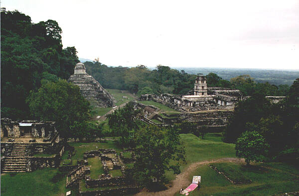 Mexico093.JPG - Veduta del Tempio delle Iscrizioni e del Palazzo